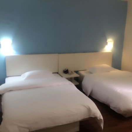 V8 Hotel Xicun Subway Branch Guangzhou Bagian luar foto