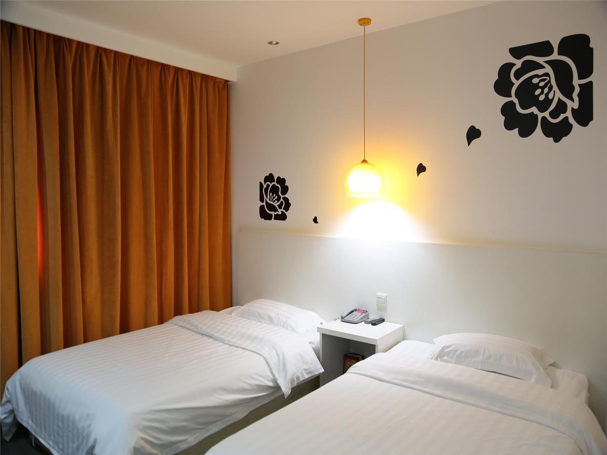 V8 Hotel Xicun Subway Branch Guangzhou Bagian luar foto